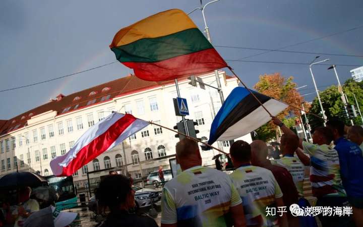 拉脱维亚队战胜爱沙尼亚，夺取三分