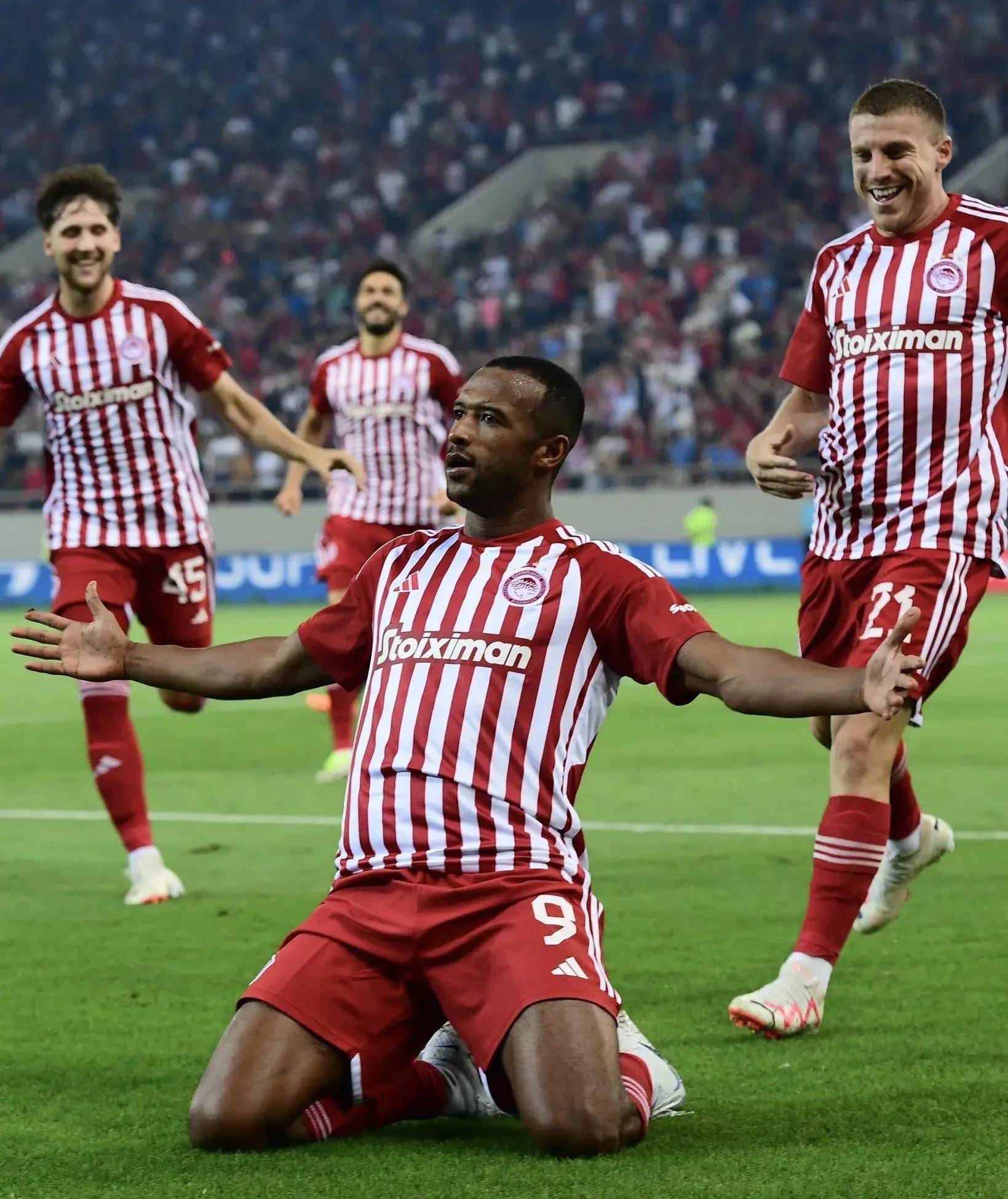 维拉别墅大比分领先,确保胜局 维拉别墅大比分领先,确保胜局