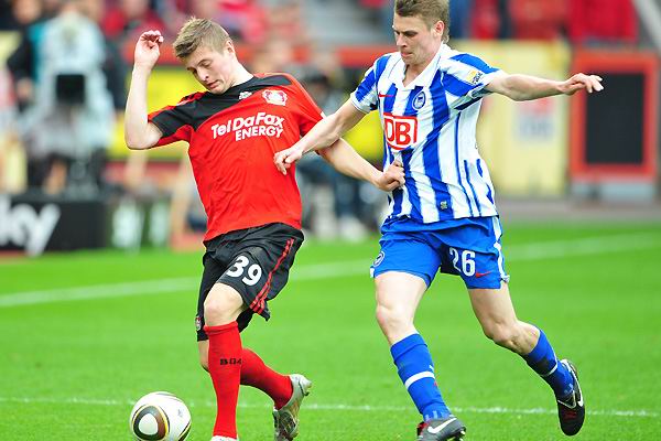 柏林赫塔在德国联赛中实现追赶