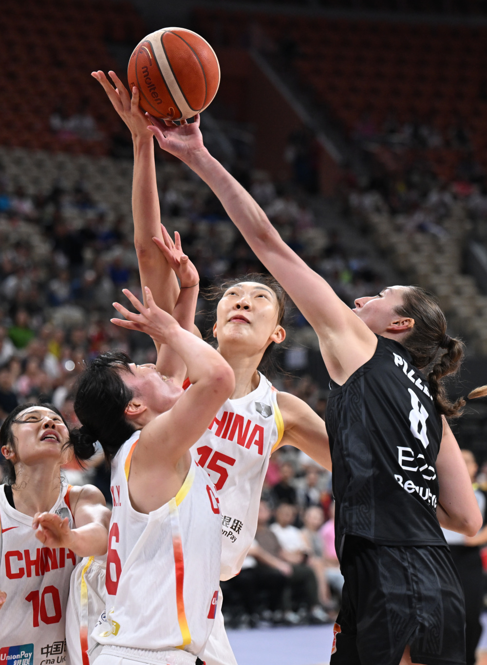 新西兰篮球队在比赛中全面发力