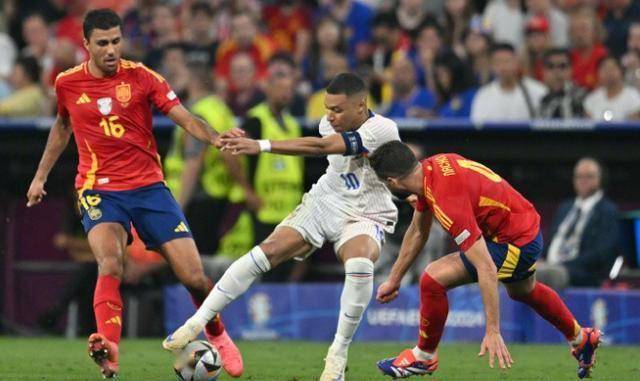 开云体育在线-包含欧国联比赛进入激烈角逐，强队畅快厮杀的词条