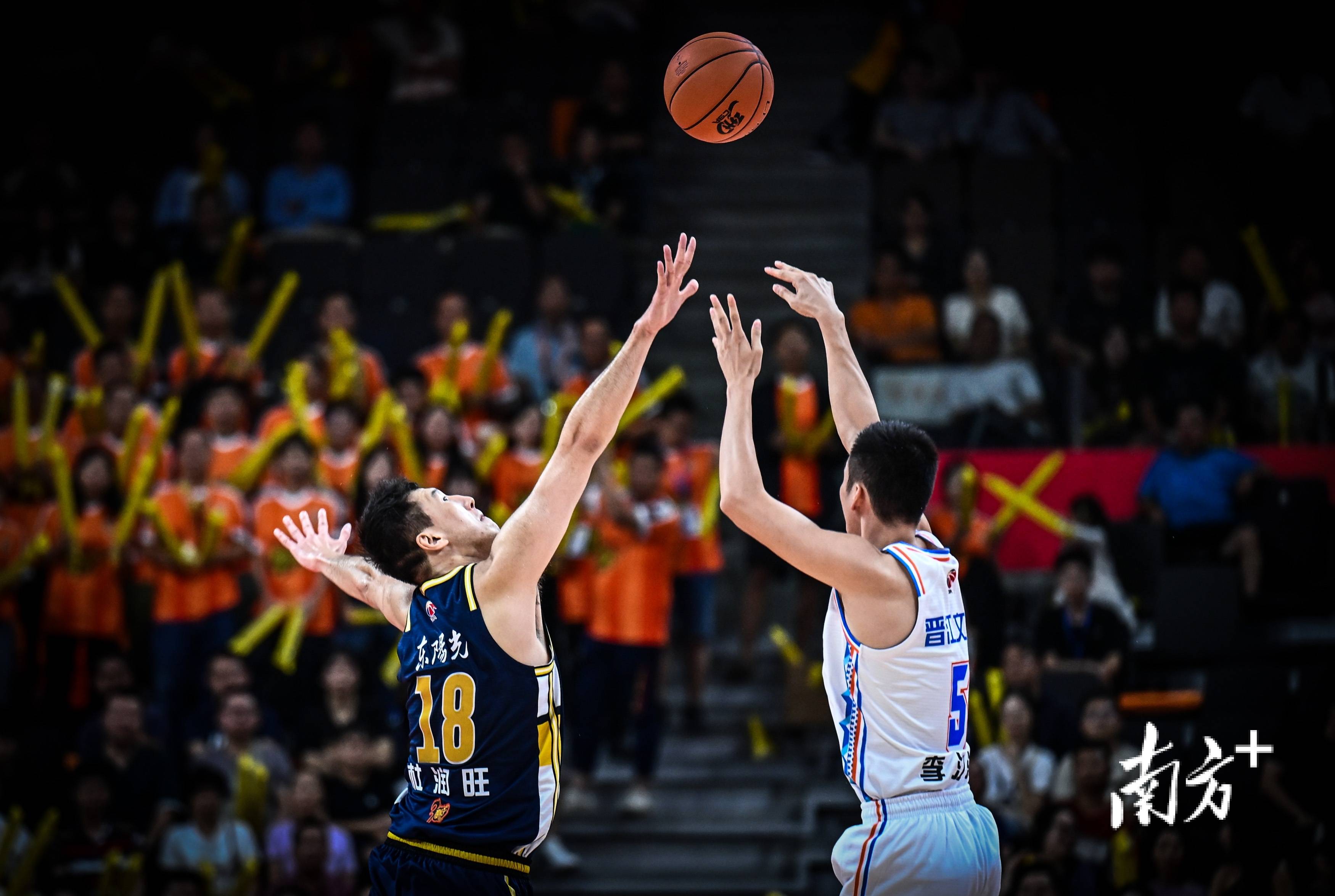 关于湖北男篮客场大胜,取得三连胜的信息 关于湖北男篮客场大胜,取得三连胜的信息