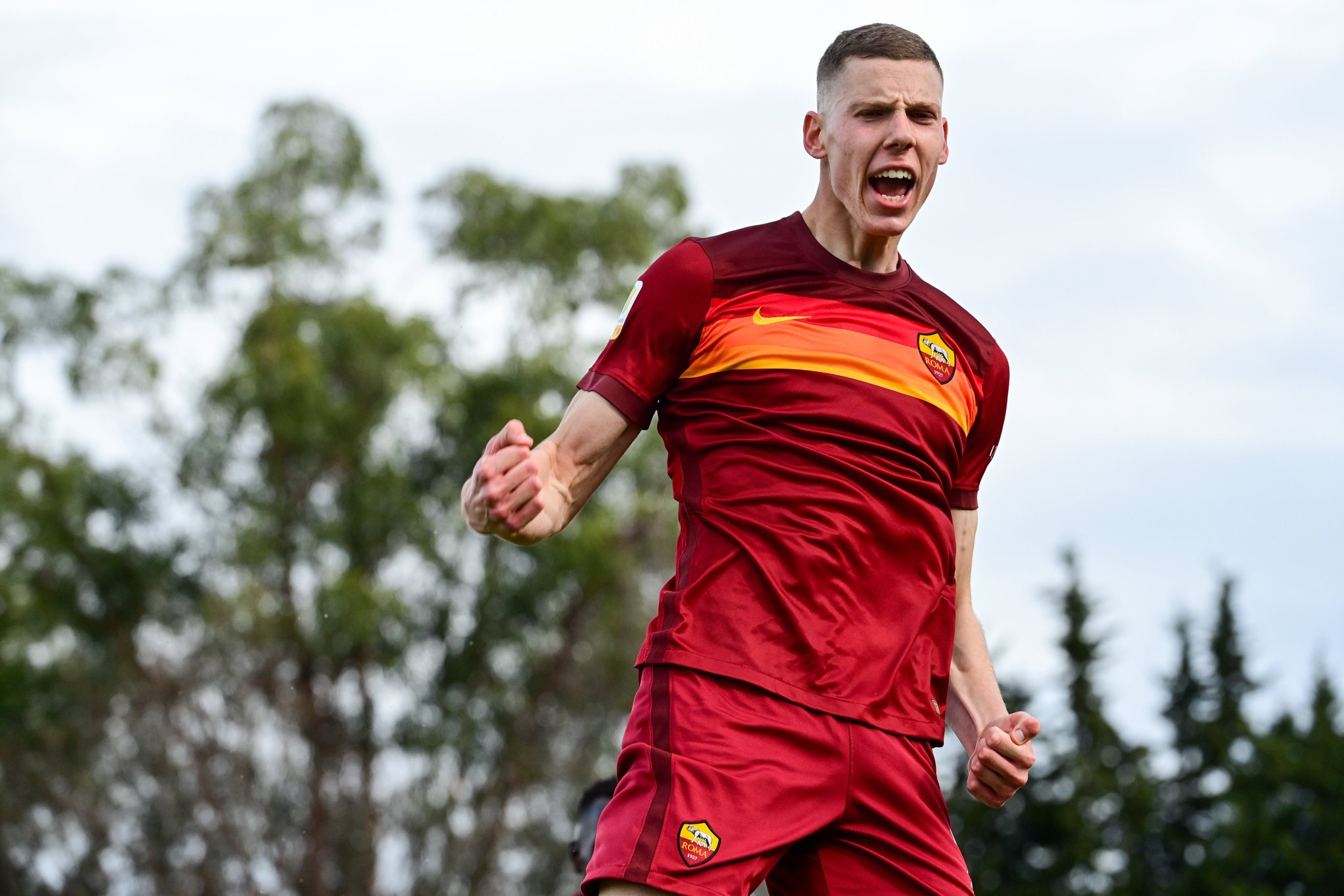 开云体育官网-包含罗马客场大胜斯佩齐亚，欧冠资格一步之遥的词条