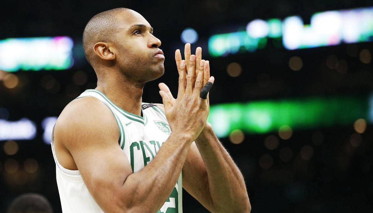 开云体育下载-凯尔特人为沃尔助威，特意穿球衣