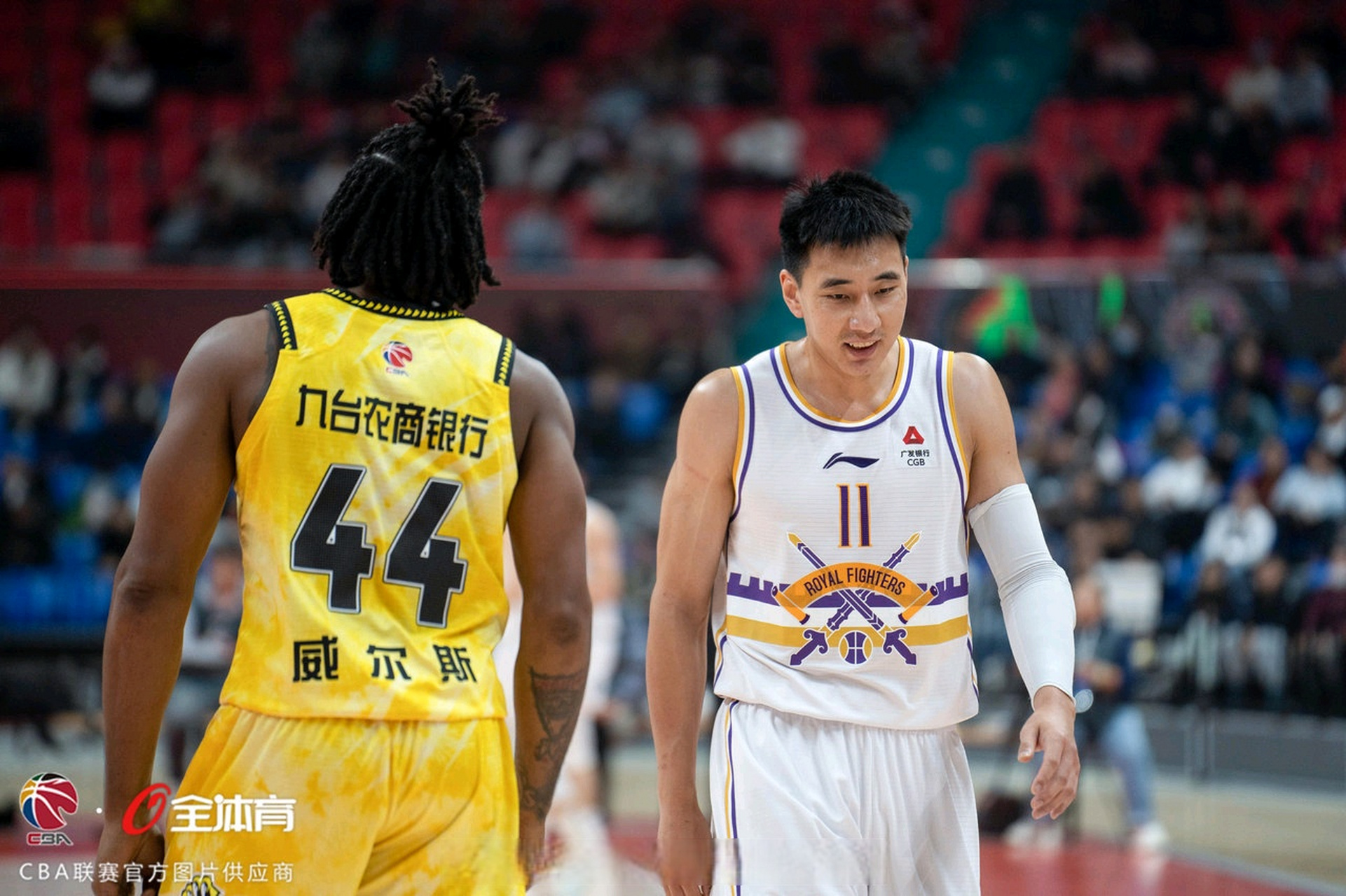 宁夏男篮在比赛中克服困难，赢得比赛