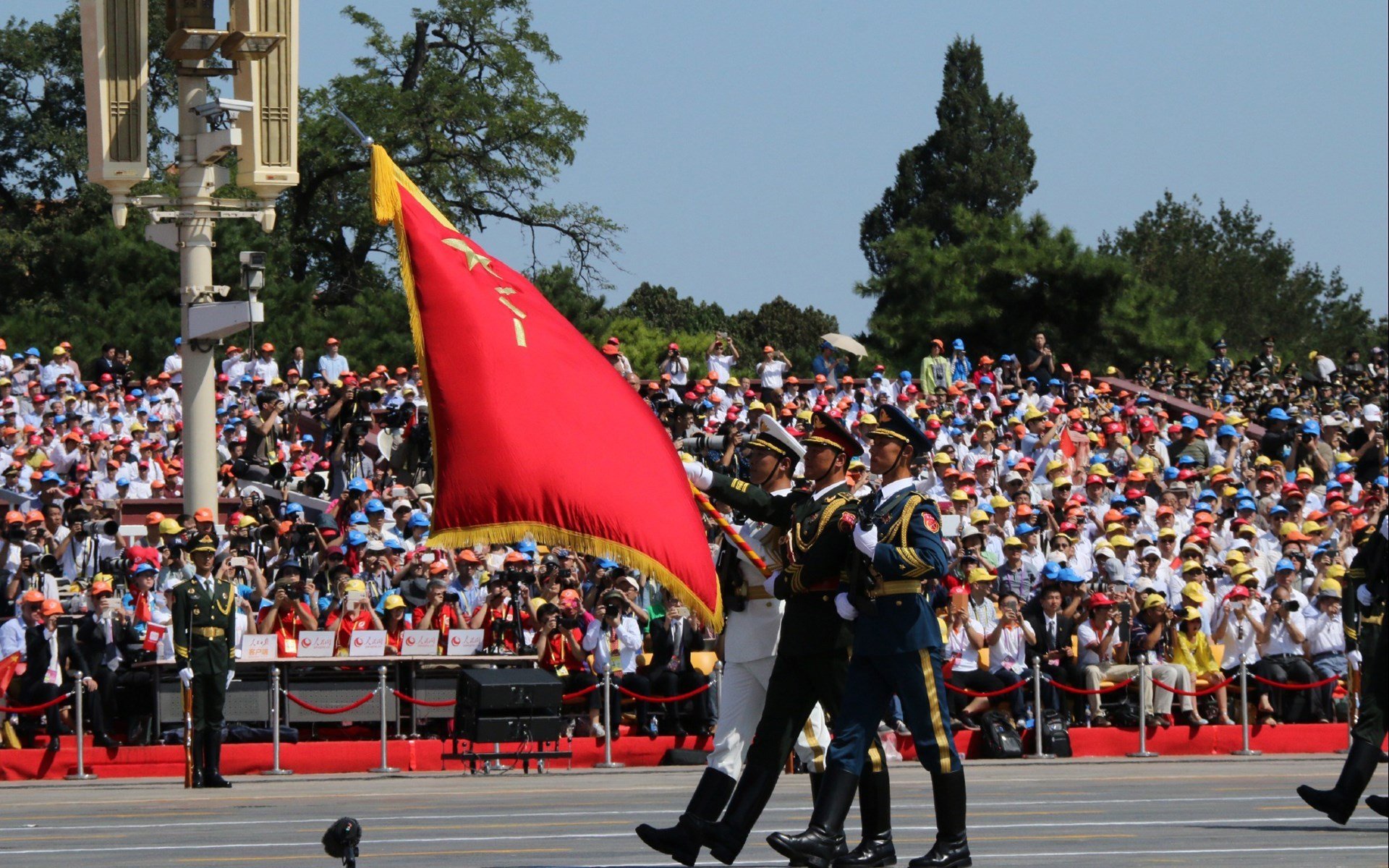 足球双雄，贝蒂斯西甲扬威，哈兰德欧冠称王—赛季的震撼瞬间