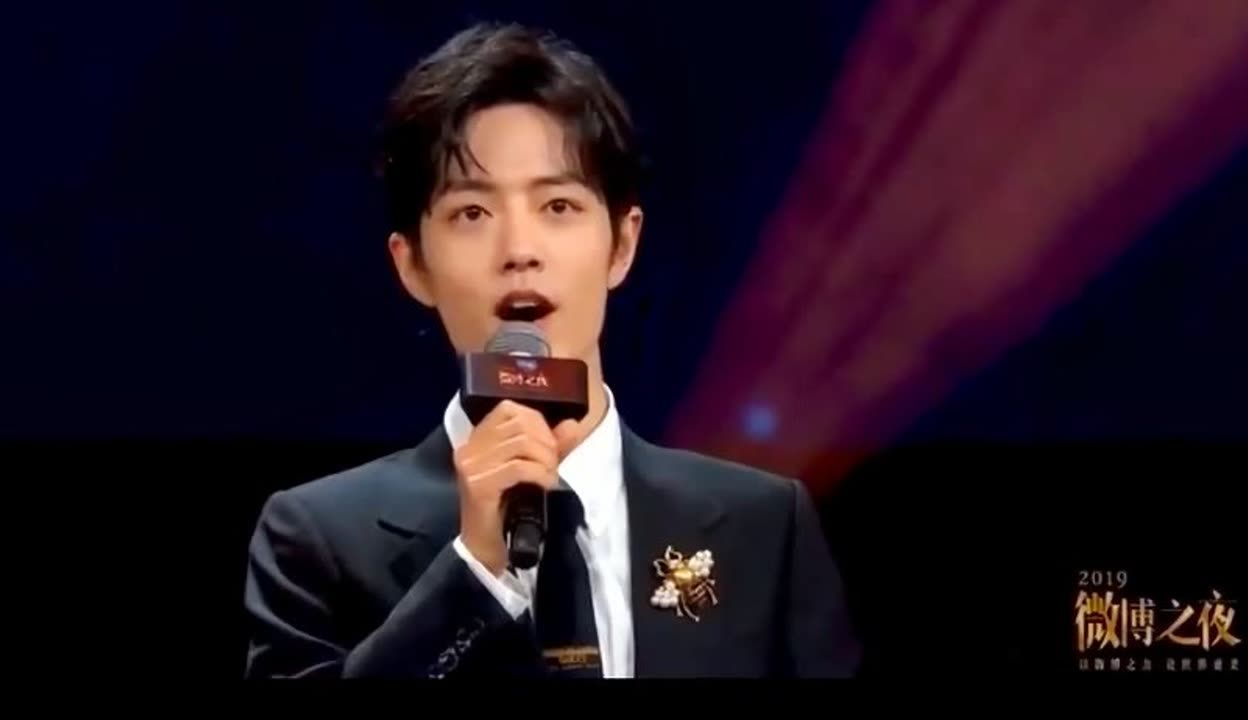 开云官网-德甲争冠战之夜，福克斯舞台越大越强