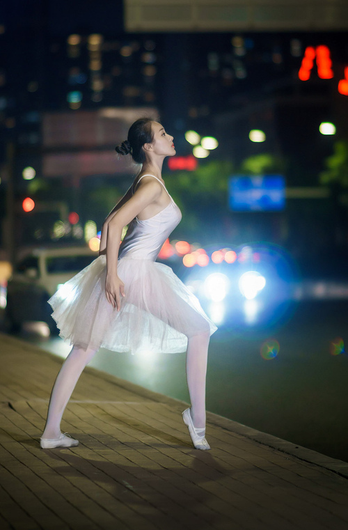 双线叙事，曼城的铁血征服与加维的青春正名